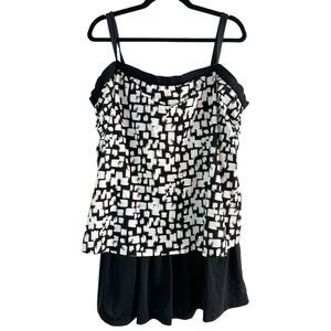Maxine Of Hollywood Black & White Modest Slimming Swim dress Swimsuit Size 26W